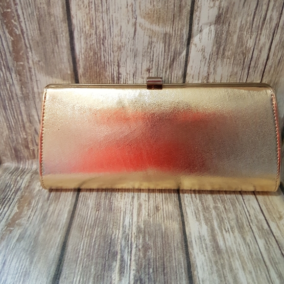 unknown Handbags - Vintage gold clutch